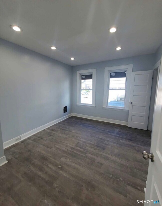 100 Horace St