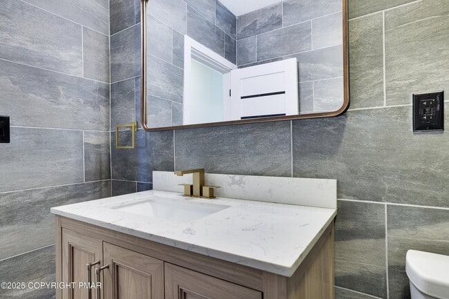 Photo - 1540 Lake Ln