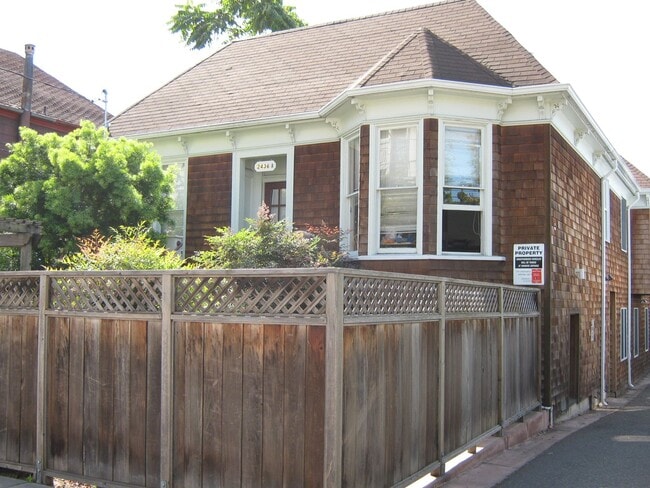 Building Photo - COMING SOON-Spacious 4 bedroom with 3 full bathrooms. Well maintained, private 4-plex with large ... Unit B