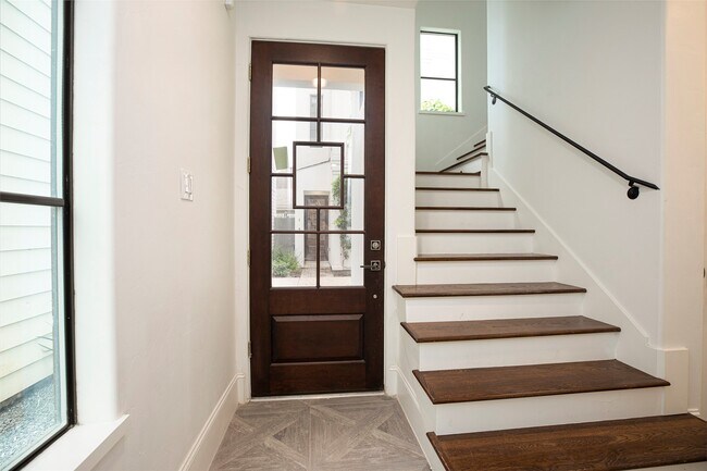 Photo - 4527 Graustark St