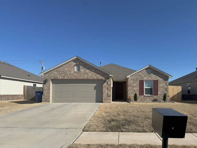 Building Photo - 3BD/2BTH Home Minutes from Lake El Reno!