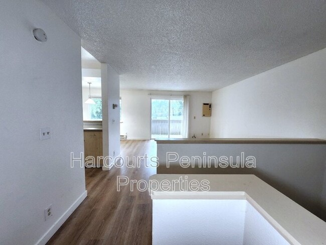Building Photo - 45 NE Torval Canyon Rd Unit #6