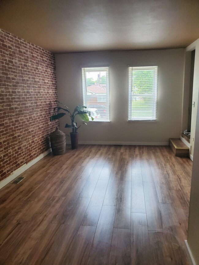 Living room - 623 Bohland Ave Apartments