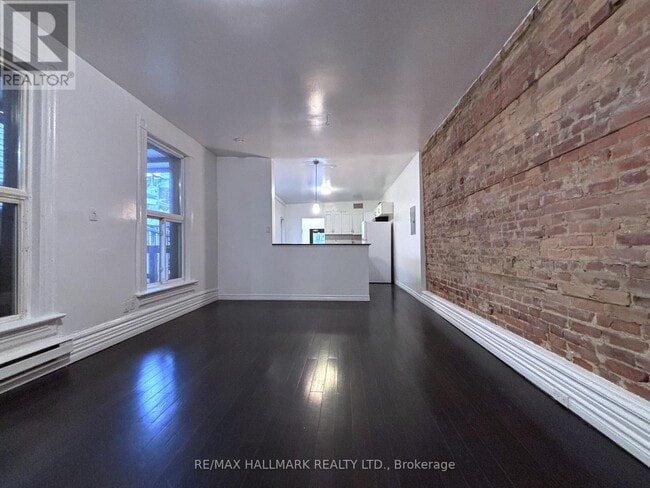 Photo - 122 Baldwin St
