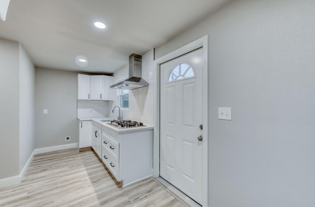 Photo - 1539 N Safford Ave