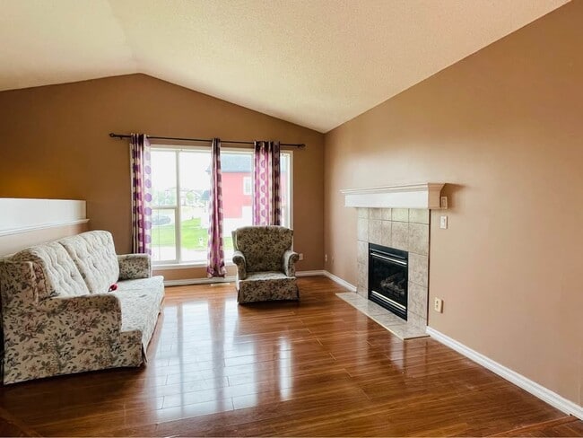 Photo - 127 Saddlemont Way NE