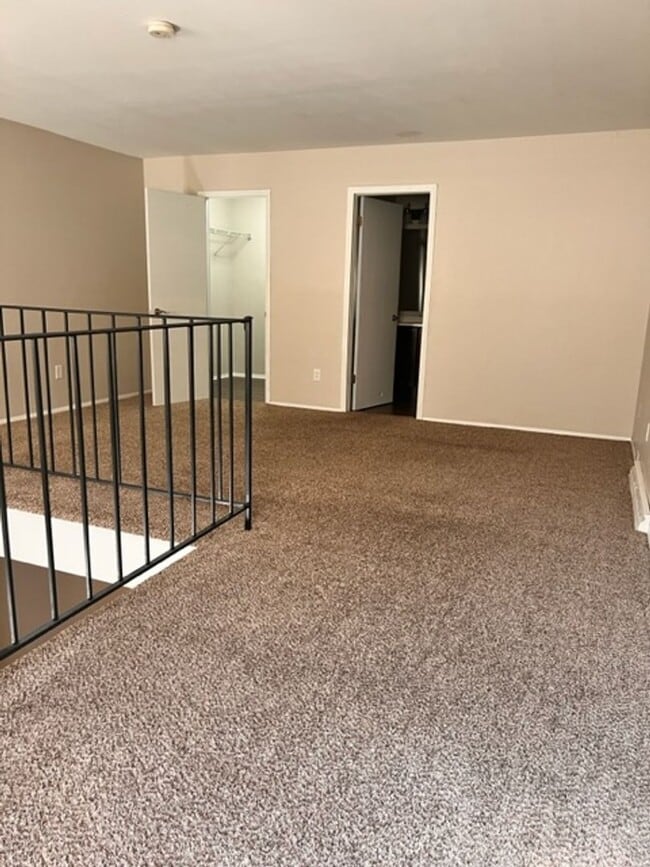 Photo - 1147 Abbey Ln Unit B6