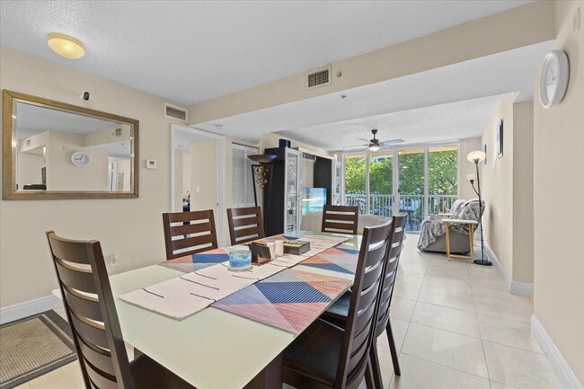 Photo - 609 E Sheridan St Unit 207