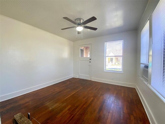 Photo - 5009 Avenue G