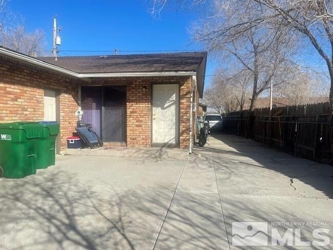 Photo - Clean 2 bedroom Duplex Near UNR