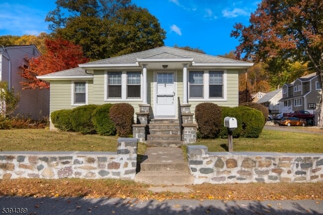 Photo - 111 W Shore Rd