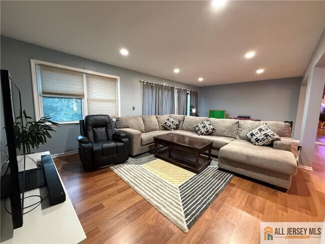 Photo - 2905 N Oaks Blvd