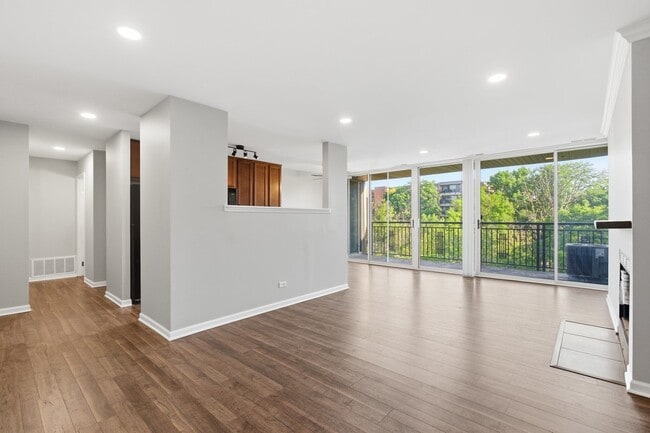 Photo - 6000 Oakwood Dr Unit 4H