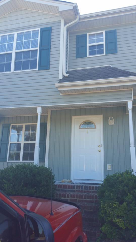 3 bedroom, 2 1/2 bath Townhome located minutes from downtown Cleveland. - 2201 Bower Ln SE Townhome