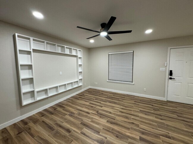 Photo - 721 Sonesta Dr Unit B