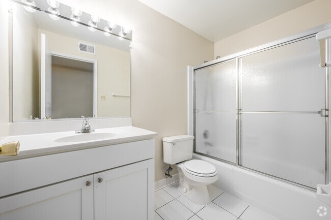 1BR, 1BA - 1,115SF - Bathroom
