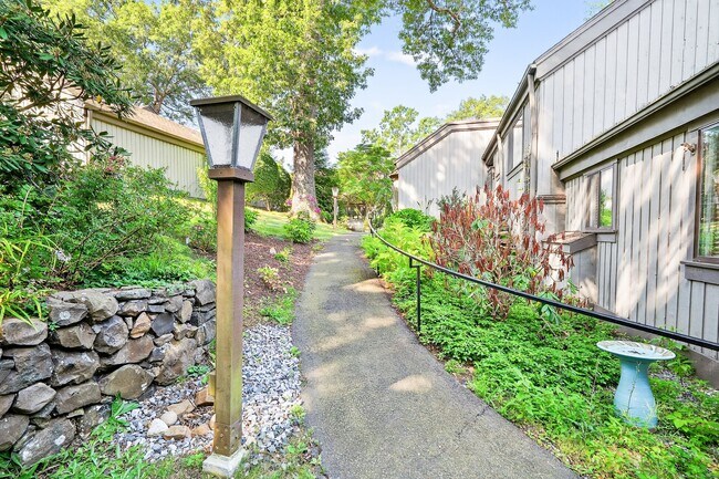 Photo - 401 Heritage Vlg Unidad B