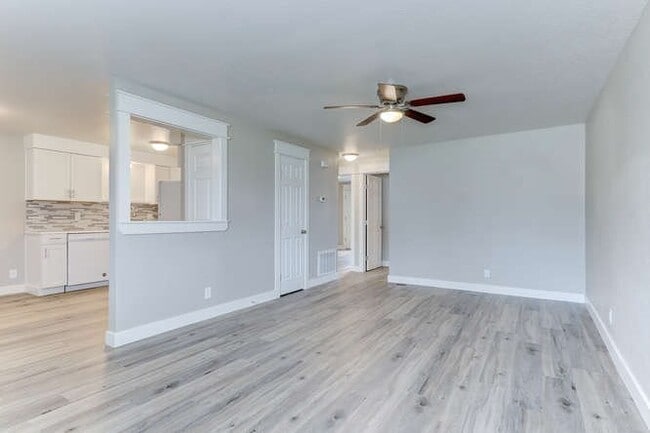 Photo - Ensign Ave Duplex Unidad 5844