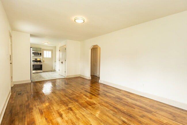 Photo - 825 Henderson Ave