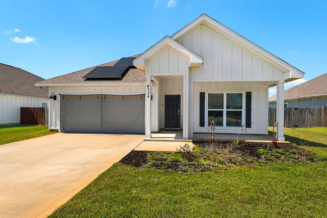 Photo - "Charming 4-Bed Oasis with Granite Touches in Gulf Breeze – Electric Included!"
