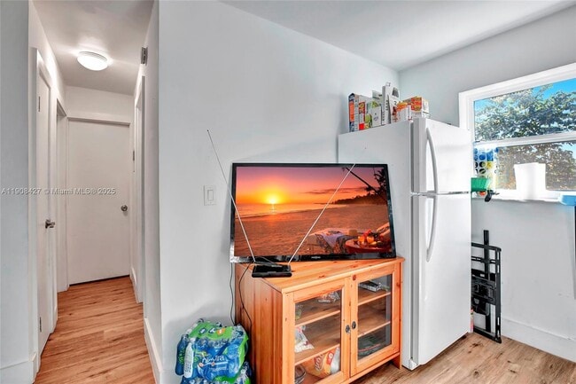 Photo - 458 SW 9th St Unit 3