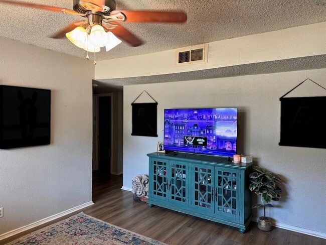 Photo - 705 W Louisa Ave