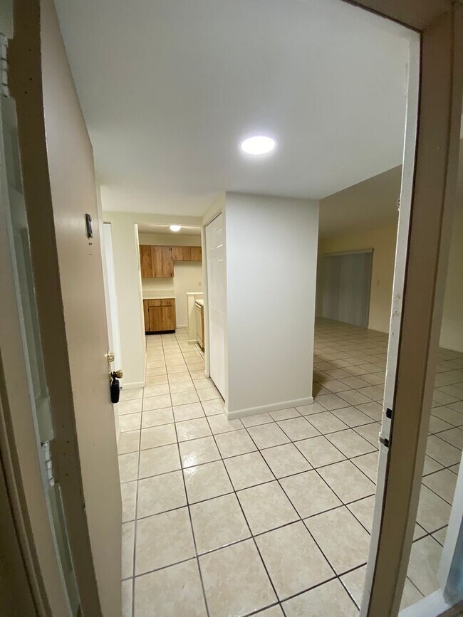 130 Jasmine Woods Ct Unidad 12A