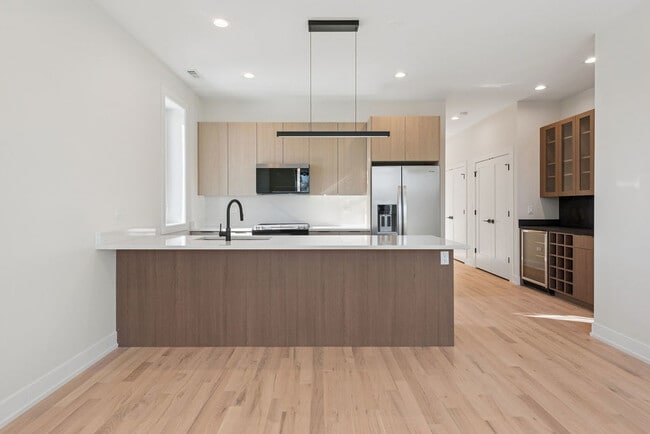 Photo - 4536 S Prairie Ave Unit 1N