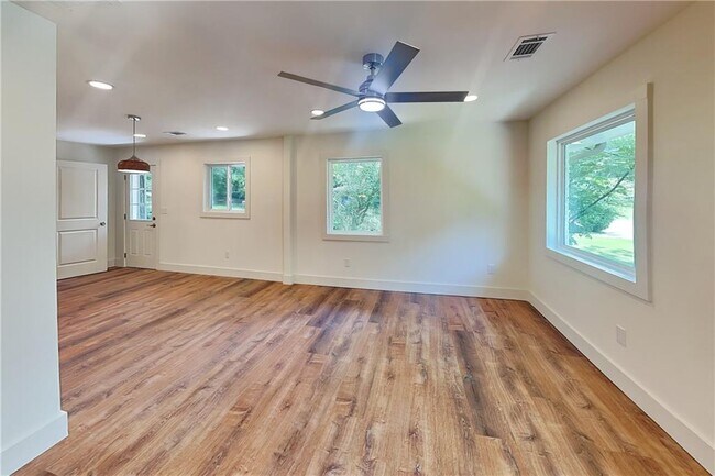Photo - 360 Simpson Terrace NW