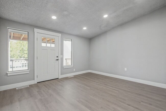 Photo - 332 Birch Unit A