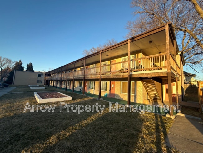 Building Photo - 1004 18th St