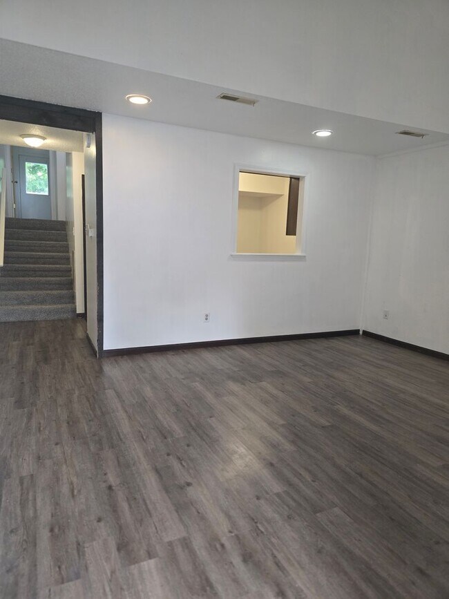 Photo - 2305 Southridge Dr Unit D