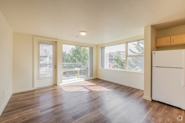 2BR, 1BA - 807SF - Living Room