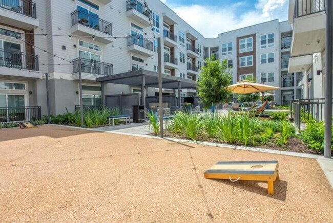 Photo - 9330 S Main St Unidad b3