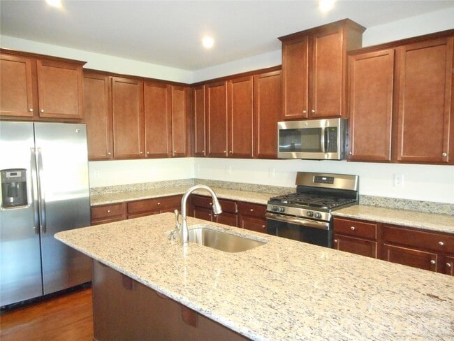 Photo - 322 Willow Wood Ct