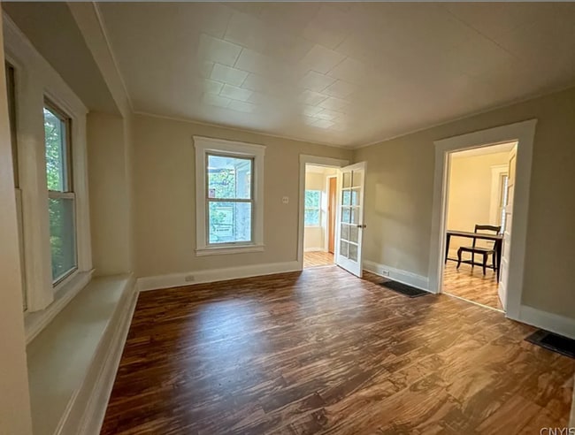 Photo - Beautiful 3 bedroom house! Great location