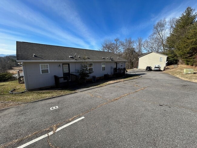 Photo - Candler - Recently Renovated Apt Ready for Occupancy!