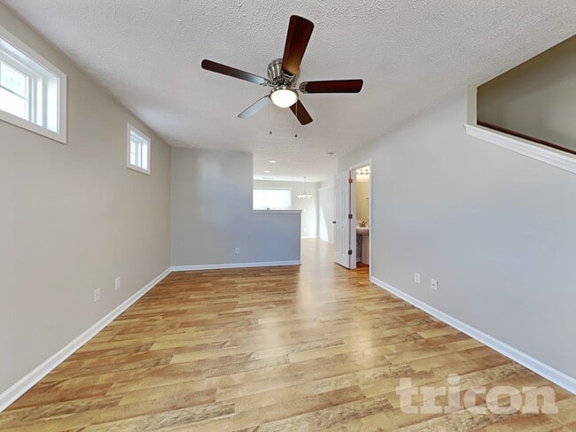 Photo - 250 Oak Grove Way