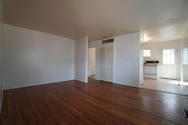 Photo - 1912 Cascade Ln