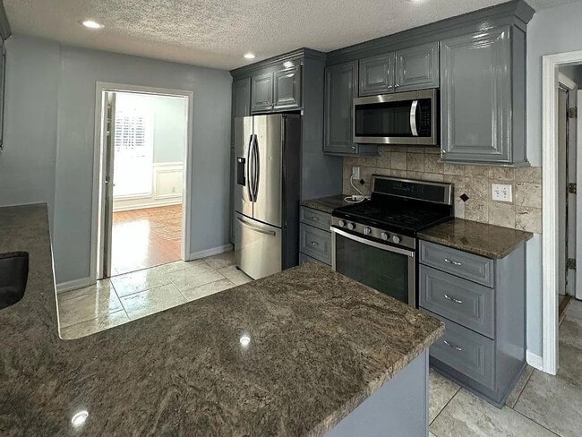 Photo - Room in House on Lakeview Rd