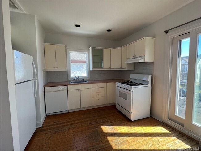 Photo - 445 W Walnut St Unit Upper