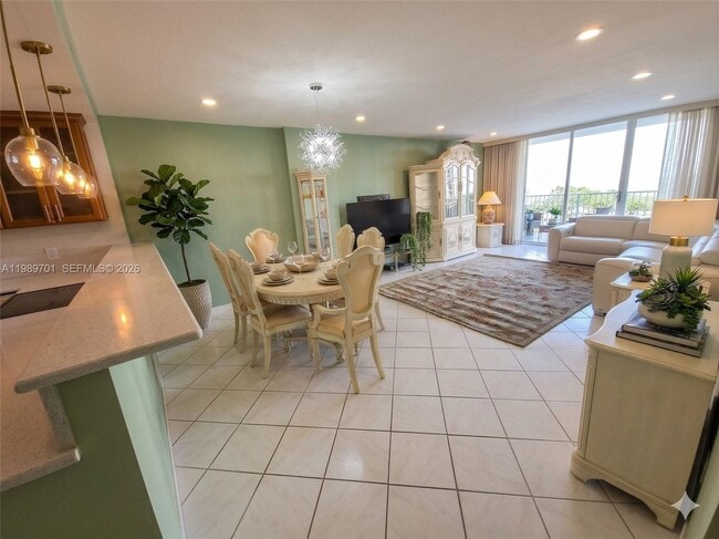 Photo - 2851 NE 183rd St Unit 905E