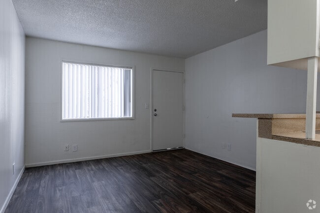 Studio, 1BA - 388 SF - The Residences at Camelback West Apartments