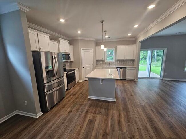 Photo - 1 year old 5 bedroom home w community pool!