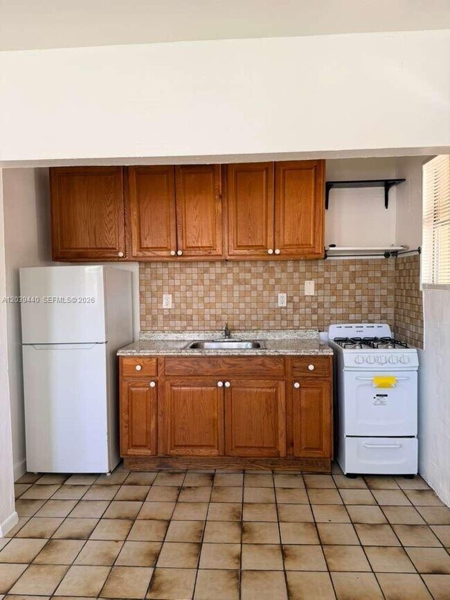 Building Photo - 1844 Taft St Unit 1-5