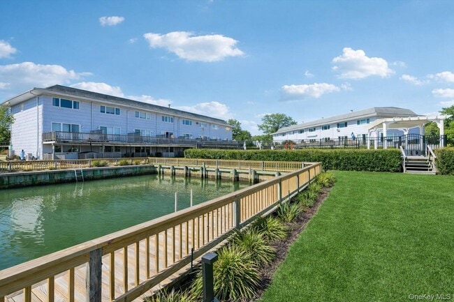 Building Photo - 3013 Mitchell Rd