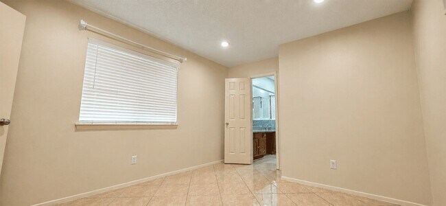 13914 Bonnington Dr