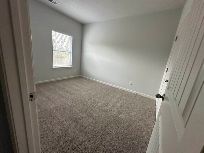 Photo - 485 Windemere Lp