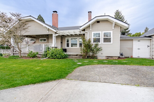 Building Photo - 200 W Arlington St Unit Main Level