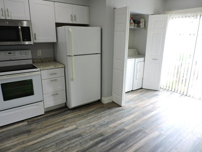 Photo - 6198 Riverwalk Ln